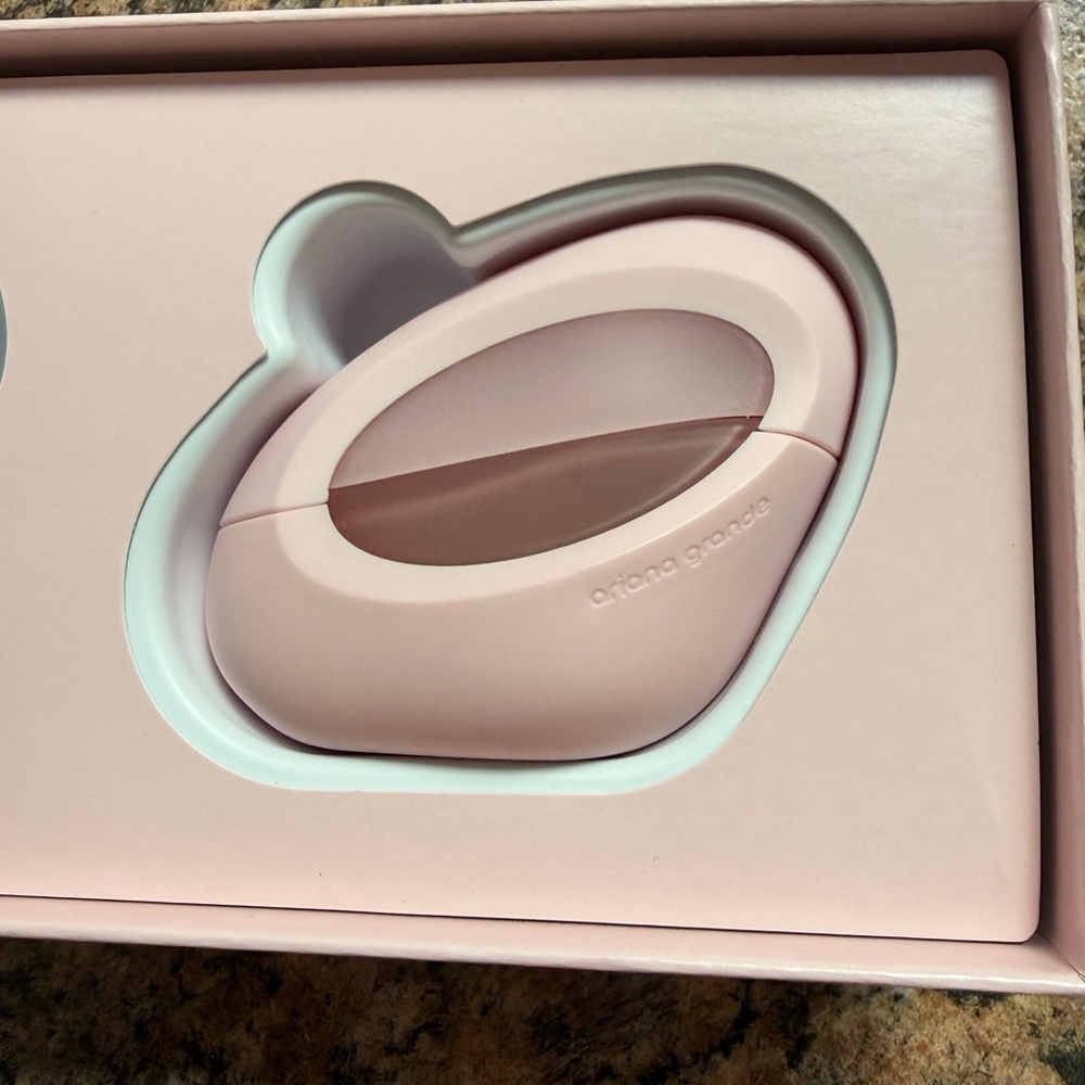 MOD Blush by Ariana Grande Eau de Parfum Spray